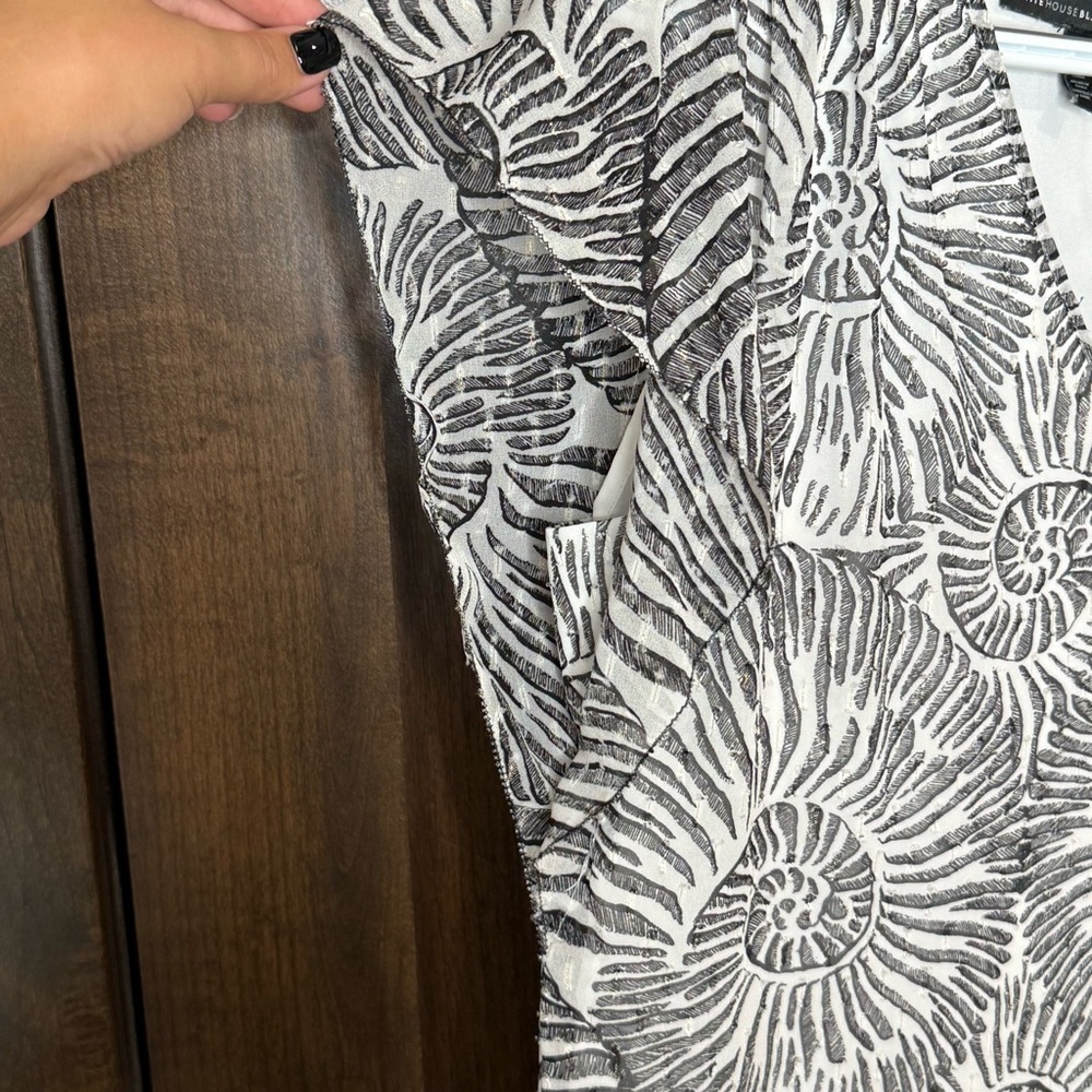 White House Black Market nautical Shell Print Blouse Size XS W/ metallic Shimmer - Picture 7 of 12
